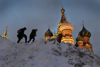 ماسکو میں ریکارڈ برفباری سے معمولات زندگی متاثر،شہری گھروں میں محصور