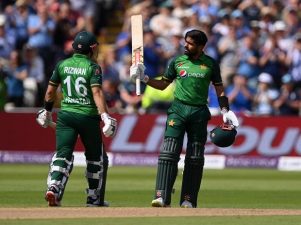 پاکستان اور انگلینڈ کے درمیان پہلاٹی ٹوئنٹی (آج) کھیلا جائیگا