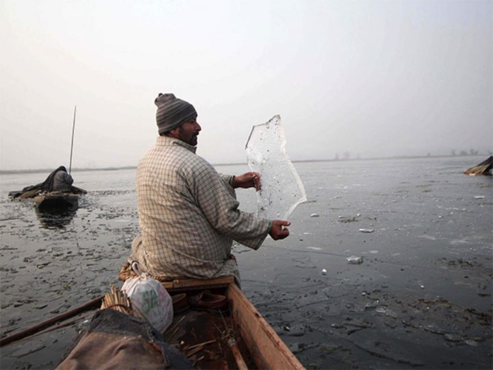first-batch-of-indian-fishermen-released-from-pakistan-arrives-in-gujarat.jpg
