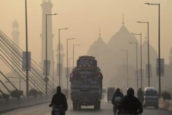 انتظامیہ کی ساری پھرتیاں بے سود، لاہور کا فضائی آلودگی میں بدستور پہلا نمبر