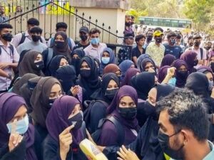 حجاب پرپابندی کیخلاف احتجاج، کرناٹک میں تعلیمی ادارے3روز کے لئے بند