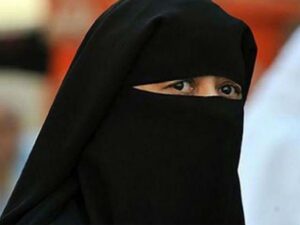 حجاب کیخلاف مہم،اترپردیش میں بھی باحجاب طالبہ کوکلاس سے نکال دیا گیا