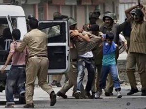 مقبوضہ کشمیر میں بھارت مخالف نعرے بازی پر 13 افراد گرفتار