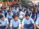 کرناٹک یونیورسٹی میں ہندوطلبا کا حجاب کے خلاف دھرنا