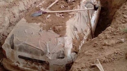 طالبان زیرِزمین چھپائی گئی ملا عمر کی گاڑی منظرعام پر لے آئے