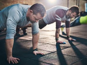 باقاعدگی سے ورزش کووڈ-19 کے امکانات کو کم کردیتی ہے، تحقیق