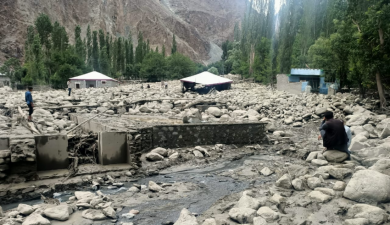 ہنزہ ،سیلاب کے باعث روڈ بند ،عوام علاقہ کو شدید مشکلات کا سامنا