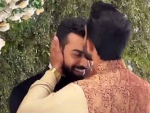 حسن علی نے شاداب خان کا بوسہ لے لیا، ویڈیو وائرل
