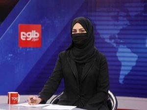 یوم خواتین پر نقاب پوش خواتین اینکرز کا افغان چینل پر لائیو شو