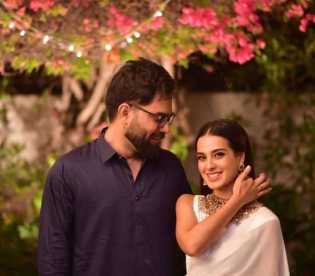 why-iqra-aziz-and-yasir-hussain-got-kicked-out-of-a-restaurant-1613117795-1542.jpg