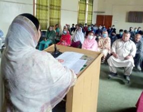 حکومت طلبہ پرماہانہ پانچ ہزاروپے فی کس خرچ کرتی ہے ،میڈم ساجدہ