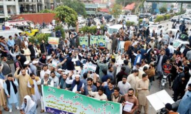 ملک بھر سے آئے تاجروں کا اسلام آباد کے سرینا چوک پر احتجاج