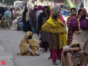 پاکستانیوں کے معیشت پر اعتماد میں کمی، شہری سرمایہ کاری کے بارے میں بھی بے یقینی کا شکار
