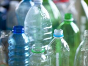 پلاسٹک بوتلیں پانی میں سینکڑوں مضر اور انجان کیمیکل کی وجہ قرار
