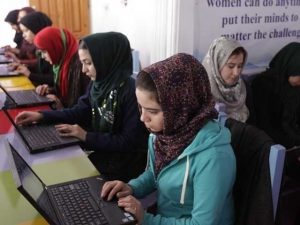 افغانستان میں خواتین پر پابندیاں؛ اقوام متحدہ نے متعدد امدادی سرگرمیاں معطل کردیں