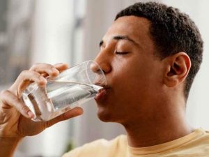 زیادہ پانی پینے کی عادت زندگی کو طویل کرسکتی ہے