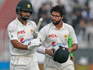 پاکستانی ٹیسٹ کی تاریخ میں پہلی بار دونوں اوپنرز اسٹمپڈ ہوئے