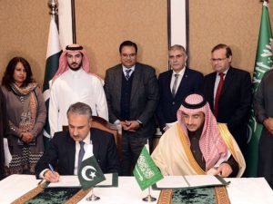 سعودی ڈویلپمنٹ فنڈ کا پاکستان سے تیل کی مصنوعات پر ایک ارب ڈالر کی مالی اعانت کا معاہدہ
