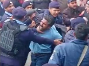 اسلام آباد پولیس صحافیوں پر تشدد کا مقدمہ درج کرنے سے انکاری